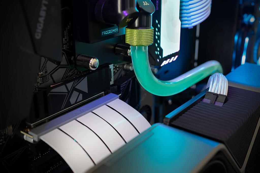 LINKUP AVA PCIe Gen 4 X16 Riser Cable RTX Compatible Boost Your Gaming Performance 90 Degree Black - 4.0 - 4090/RX7900 - - (30cm)