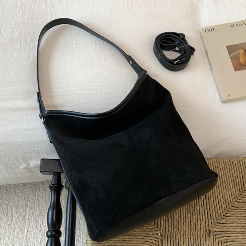 Stylish commuter large-capacity tote bag women's 2025 autumn new suede retro fashion casual shoulder bag bag