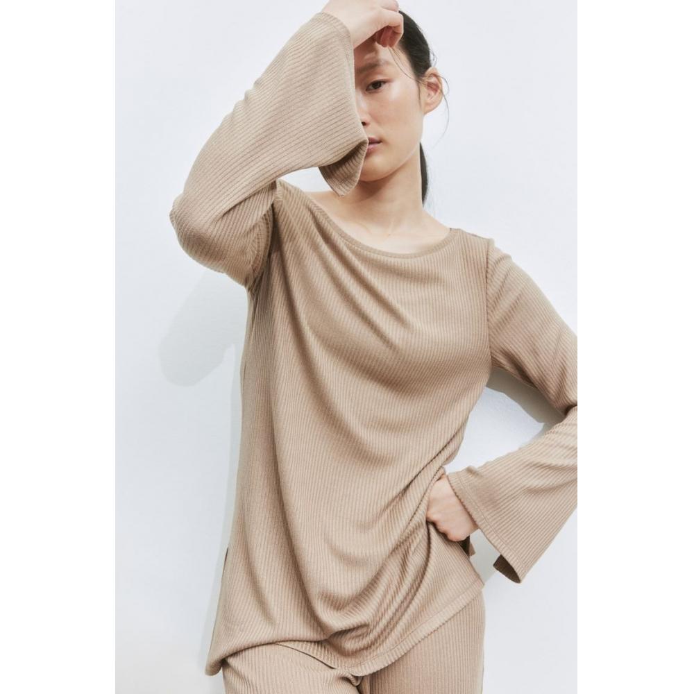 

Свитер HM с вырезом лодочкой бежевый