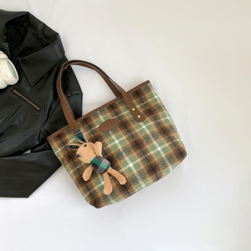 

Корейская версия красивой простой сумки через плечо, повседневная сумка Niche Spring, большая вместительная сумка, женская новая сумка для поездок на работу Without pendant