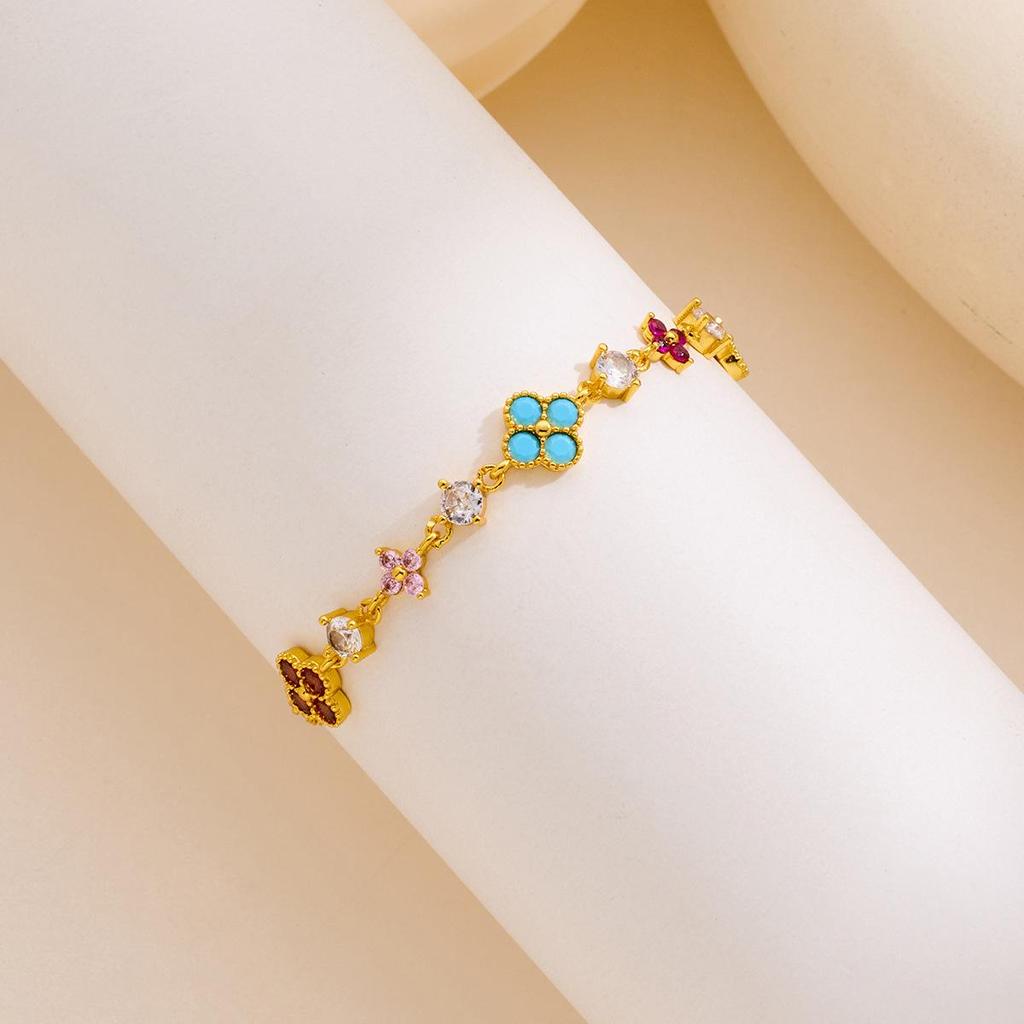 Stylish Lucky Clover Bracelet - Women's Minimalist Diamond-Studded Flower Design