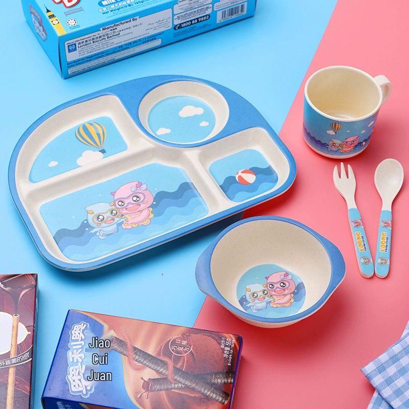 Детская тарелка с отделениями и набор столовых приборов