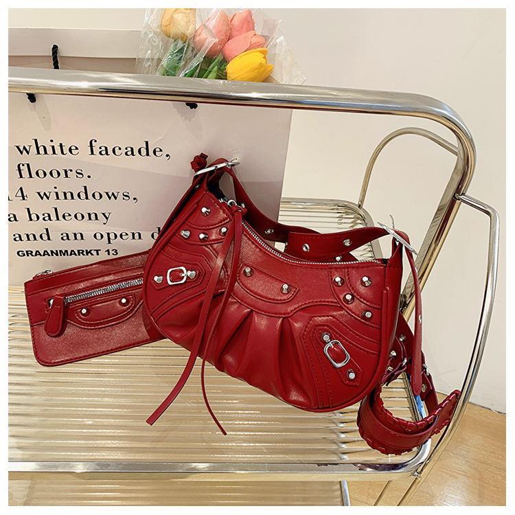 Shangxin Tang Yan same bag underarm pleated crescent bun mother shoulder bag retro rivet locomotive bag