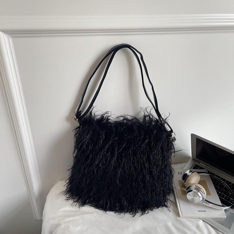 Нишевая рабочая сумка из высококачественного плюша, осенняя новинка, простая ручная сумка под мышку с перьями