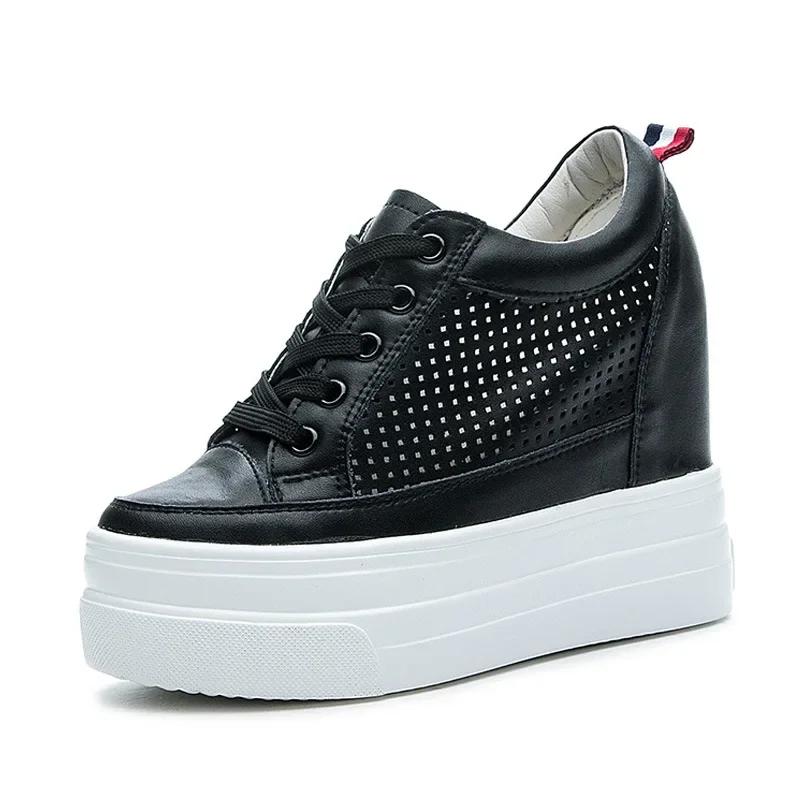 Cuir Véritable Nouvelles Chaussures Blanches à Semelles Épaisses Nouveau Printemps Été Sauvage Version Coréenne Respirantes Augmenter Baskets Femmes Talons 11CM