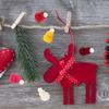 50Pcs Tiny Knitting Christmas Hats Mini Knit Caps DIY Craft Decoration Miniature Xmas Hat Accessories for Holiday Decor