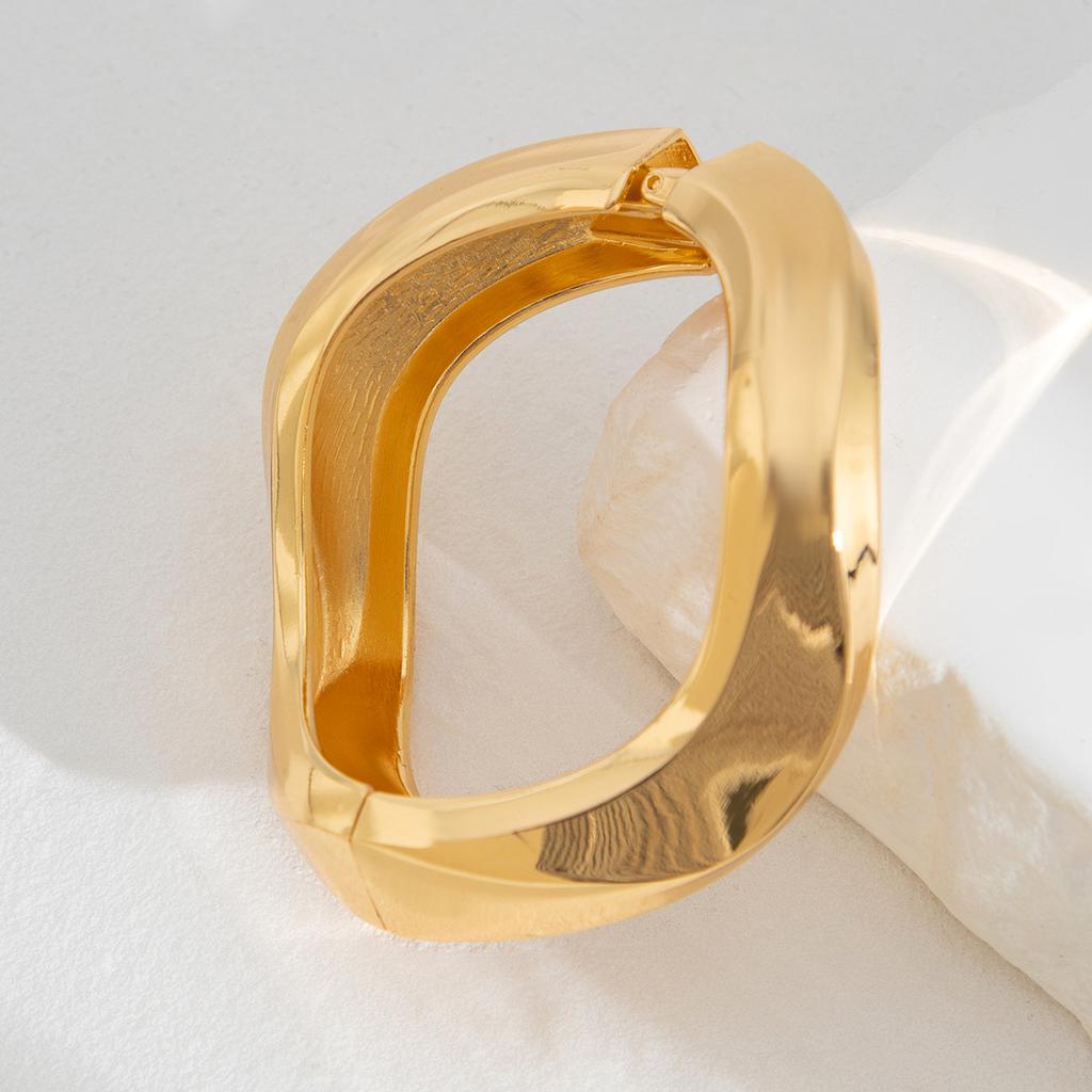 Cold Autumn and Winter Temperament Geometric Splicing Open Bracelet, Design Sense Corrugated Smooth Metal Wind Bracelet Women