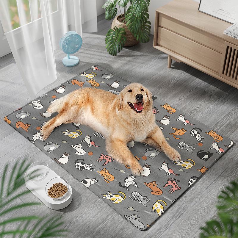 Pet Cooling Ice Silk Mat: Bite-Resistant and Moisture-Proof for Dogs and Cats 45x60 cm