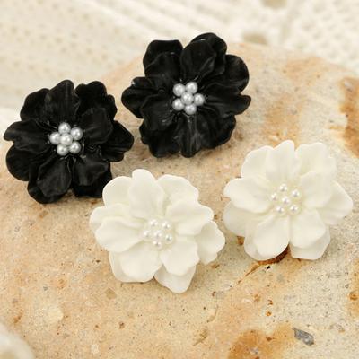 Yousheng 1 Pair Stud Earrings Anti-allergy Decorative Exquisite Temperament Hyperbole Flower Faux Pearl Earrings for Dating