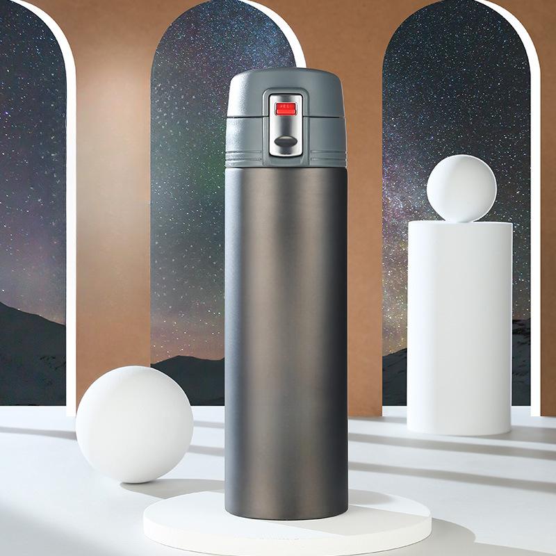 

Портативный, простой, изысканный, легкий, устойчивый к удушению и подпрыгивающий чехол для мужчин и женщин Чашка-термос из нержавеющей стали 316 480ml серый