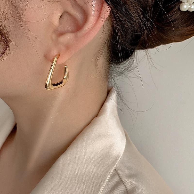 Simple Temperament Irregular Metal Earrings 111 Silver Needle Light Luxury Design High-end Earrings Earrings