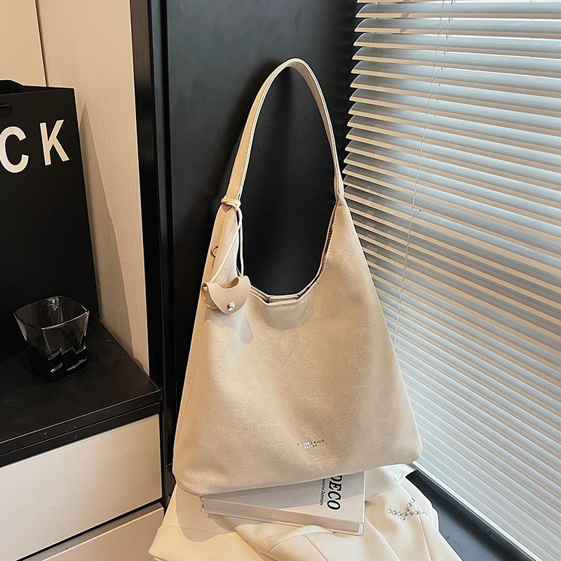 Commuter retro matte bag autumn and winter new fashionable large-capacity shoulder bag going out tote bucket bag