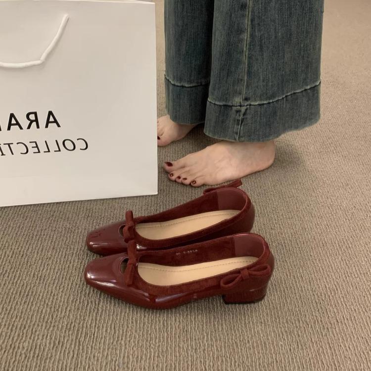 French Thick Heel Bow Gentle Wind Evening Shoes Women's 2025 New Versatile Commuter One Pedal Patent Leather Shoes