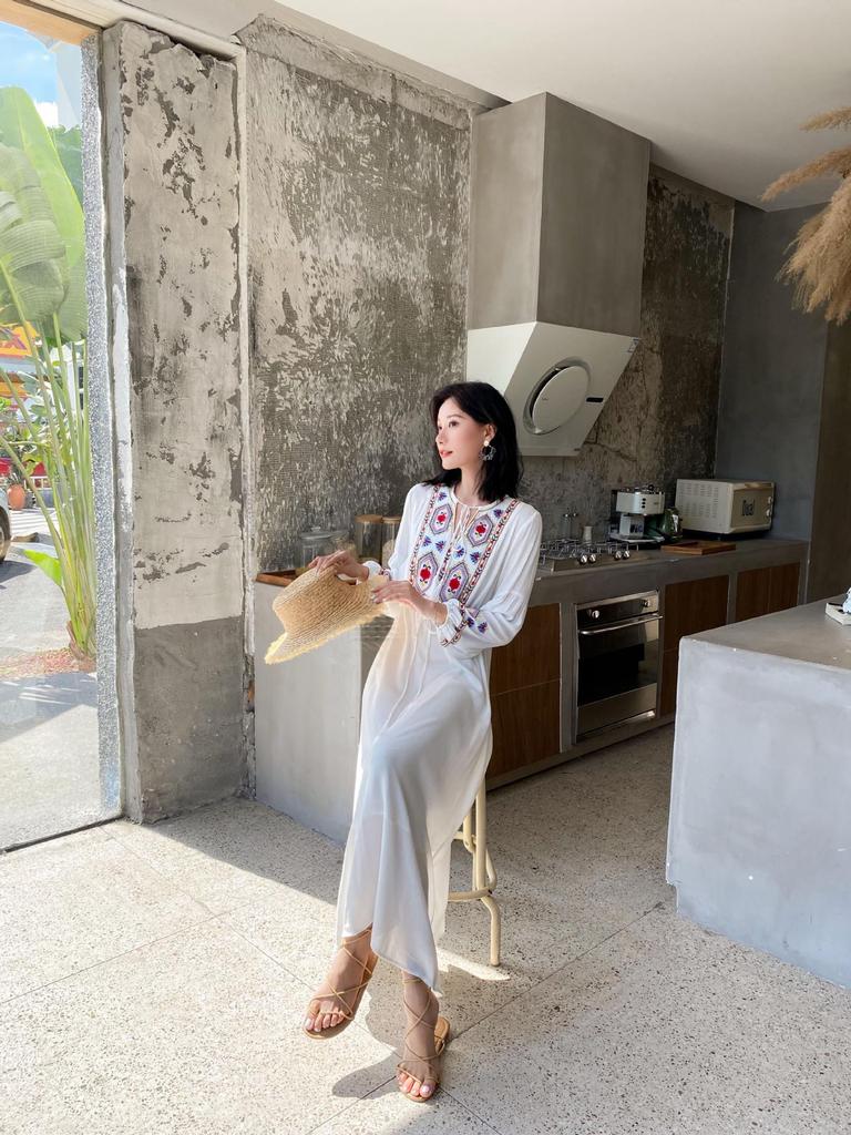 Ethnic Lijiang Dali Embroidered Long Vacation Dress for Women - Slimming Thailand Beach Style (F647)