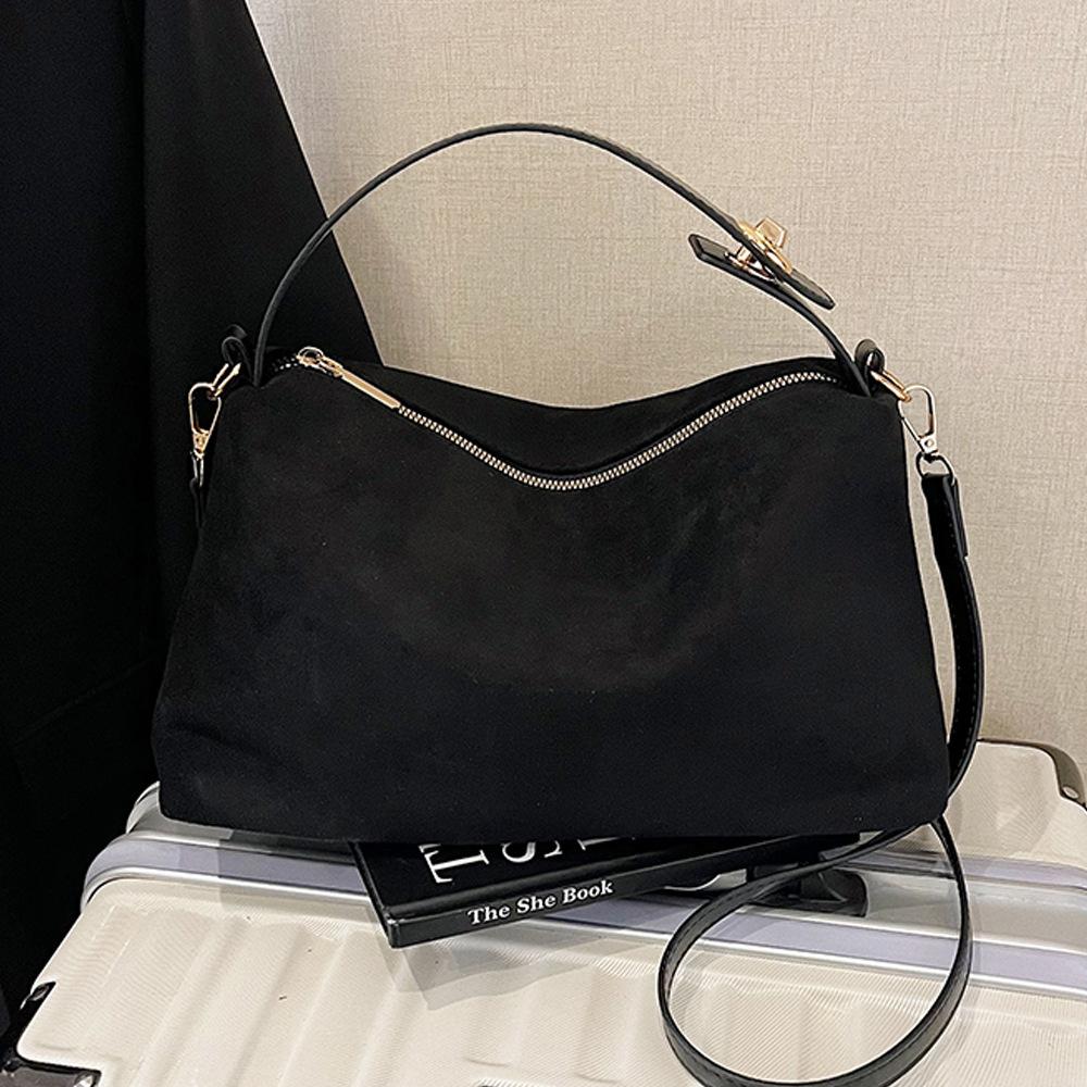 Boston Trendy Single-shoulder Underarm Bag with Large Capacity Commuting Pillow Bag