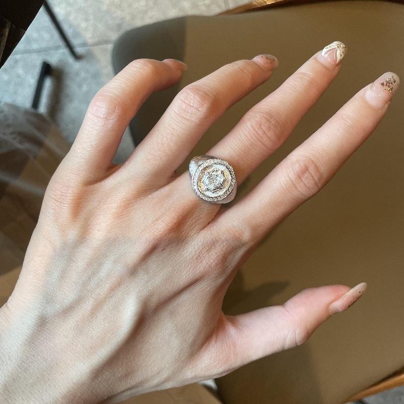 

French Light Luxury Retro Octagram Shield Ring Italian Diamond Brushed Craft Court Style Niche Women S Ring