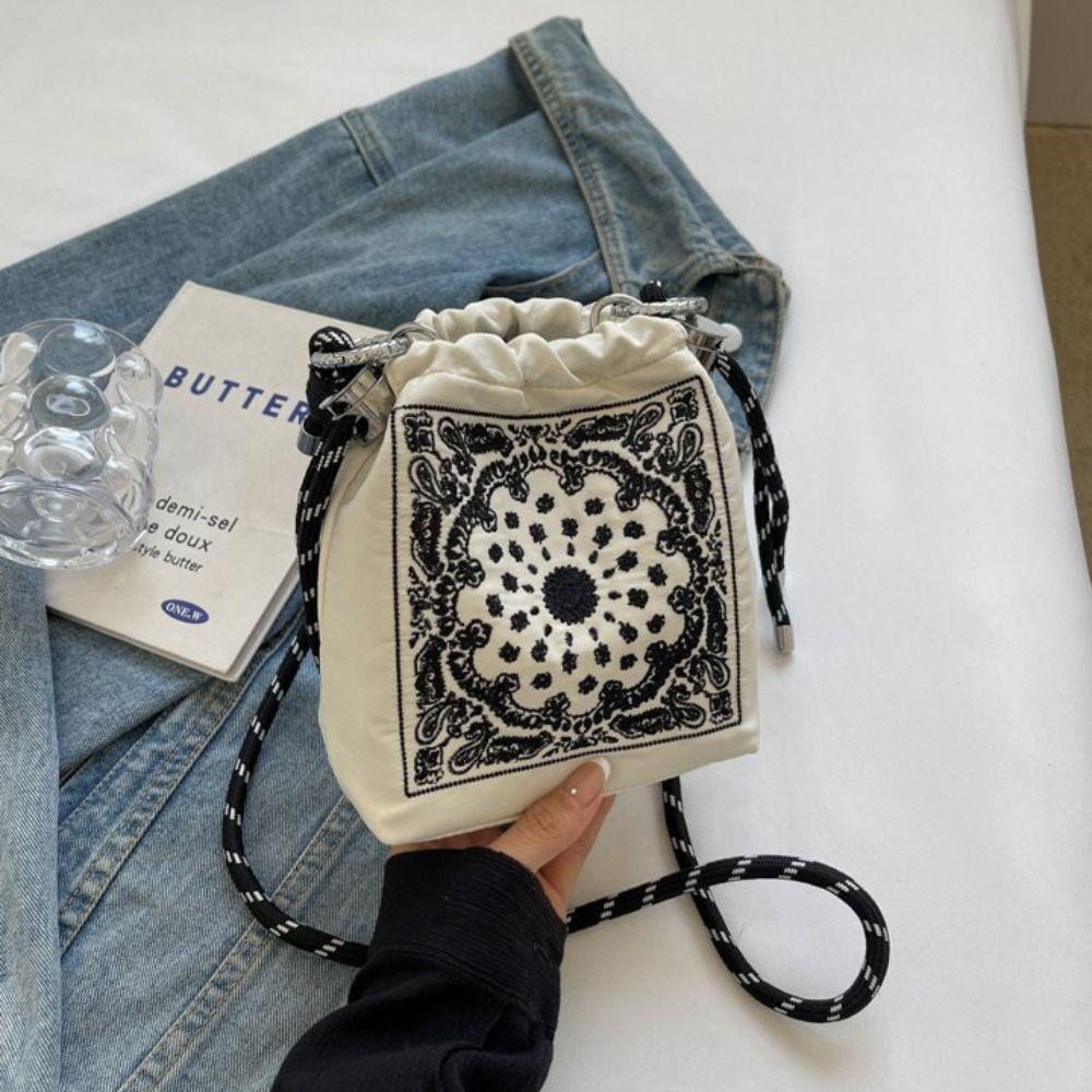 

Bucket Bag Nylon Shoulder Bag Cashew Flower Mobile Phone Bag Embroidery Drawstring Bag Outdoor бежевый