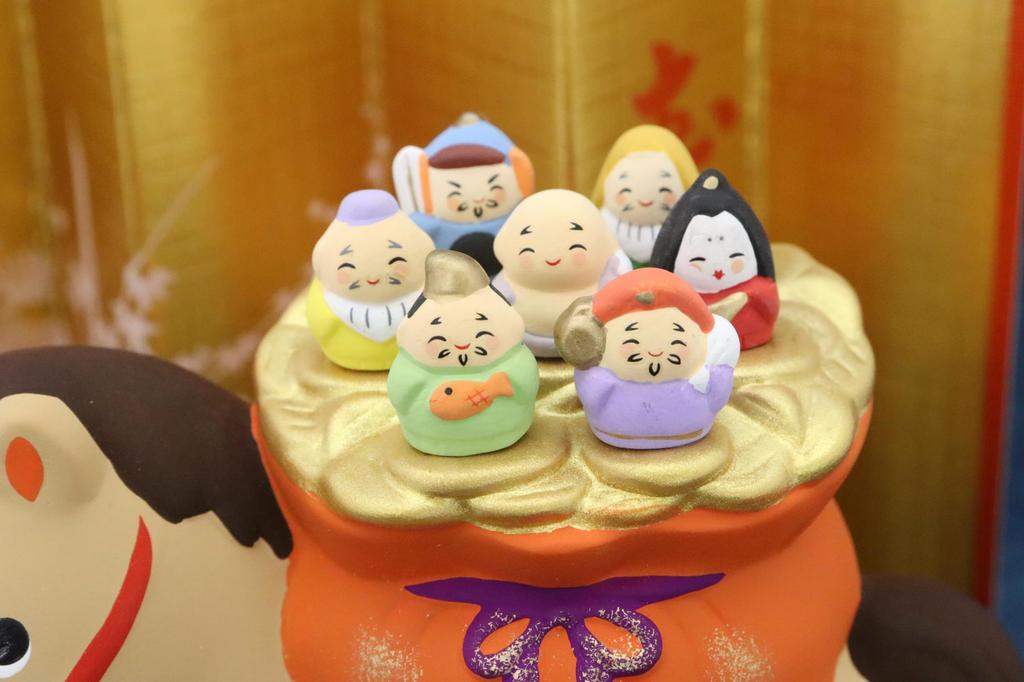 Yakushigama Horse Brocade Lucky Horse of the Seven Lucky Lucky Charm Figurine, Design, (One Gods) (Includes Sticker)
