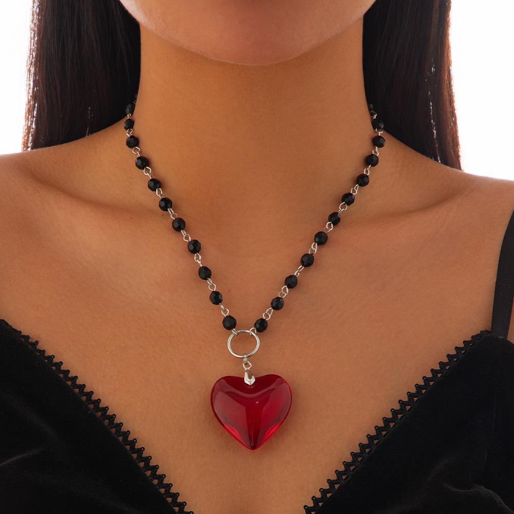 Collana Pendente Cuore Rosso in Vetro Nero con Perline di Cristallo, Stile Gotico Trendy, per Donne, Collare con Ciondolo Personalità, Gioiello Regalo