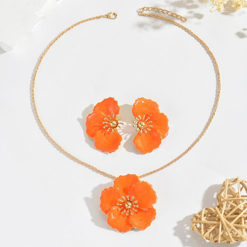 European-American Starfish Necklace & Earring Set: High-End Clavicle Chain, Light Luxury Vacation Style for Women.