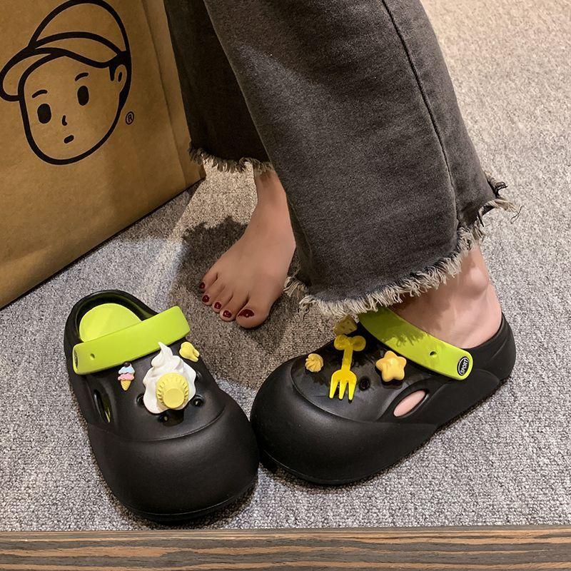 Stepping on shit feeling baotou beach beach shoes 2025 summer new Internet celebrity personality niche non-slip comfortable hole shoes women