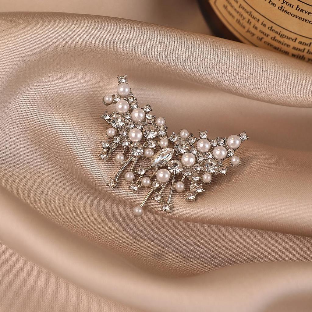 Ruyi Pipa Brooch: Elegant Classic Pearl Pin for Women’s Cheongsam