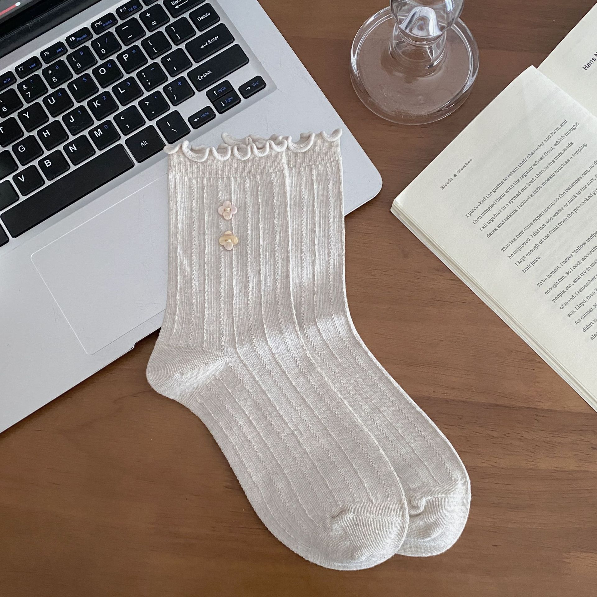 

Женские весенне-осенние винтажные нежные кожаные гольфы с кружевом и пуговицей-четырехлистным клевером 1 pair