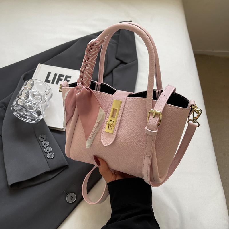 

Korean simple lychee pattern bag women s fashion versatile portable bucket bag 2024 spring and summer retro versatile shoulder bag рожевий