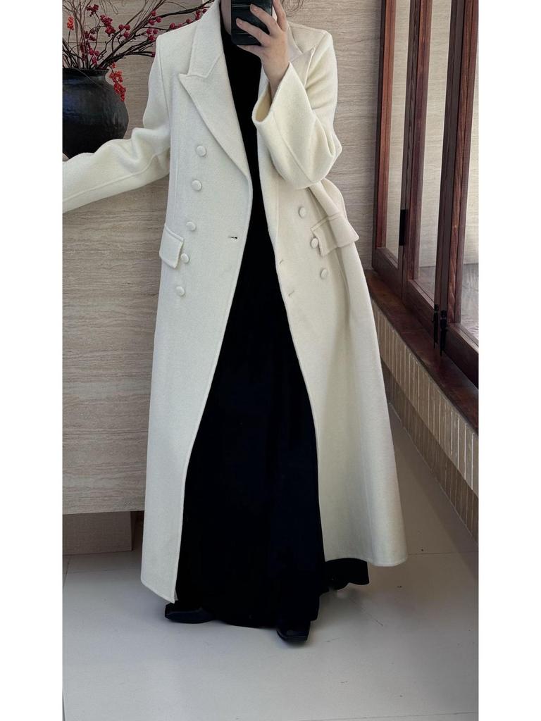 Urban Silhouette: Women's Double-Breasted Wool Coat with Suit Collar, Korean Style Slimming Design for Fall/Winter.