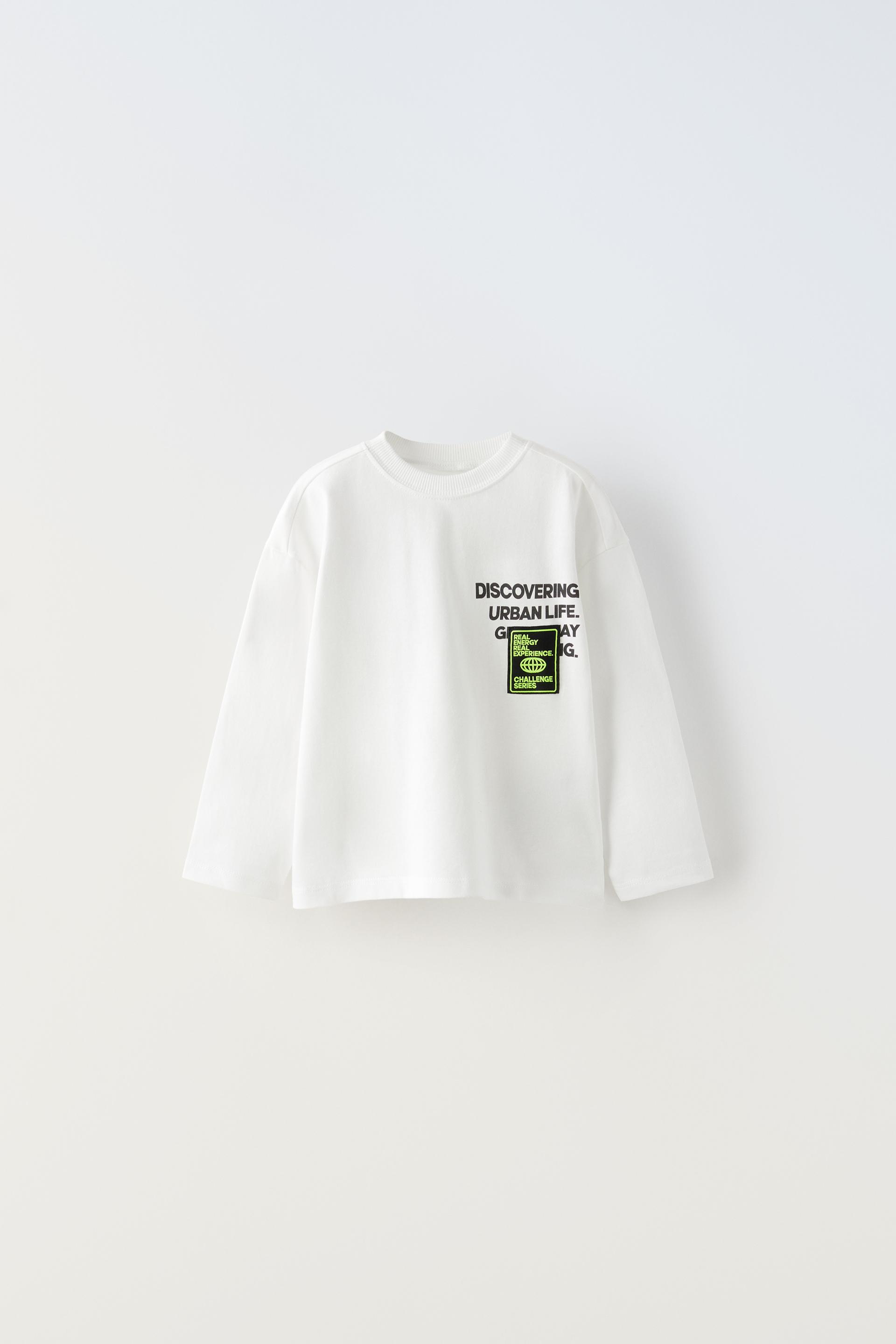 

ФУТБОЛКА С ГОРОДСКИМ ГРАФФИТИ