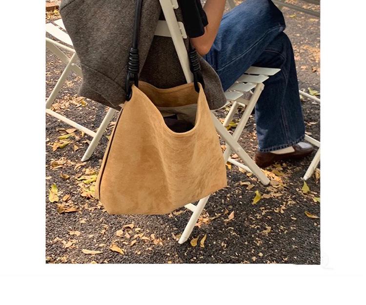 Korean Retro Plush Bucket Bag: 2023 Winter Collection, Large Capacity, Single Shoulder & Hand-Held Women's Bag