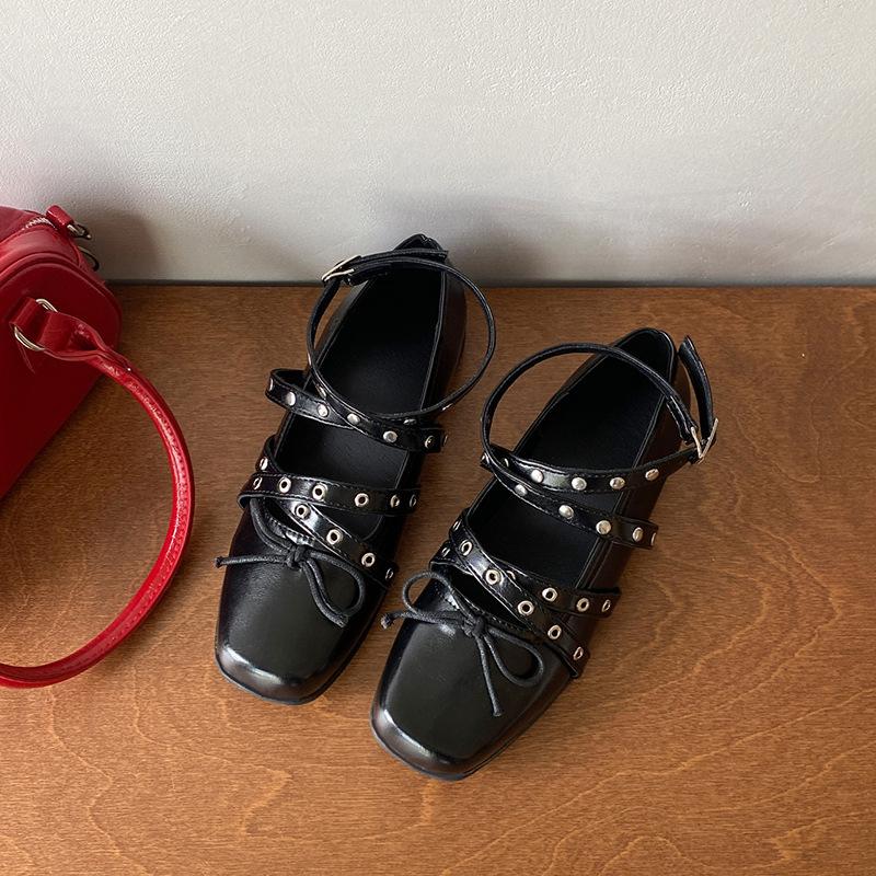 Retro red French flat bottom shallow mouth single shoes women's summer 2025 new models with skirts versatile inner height increase Mary Jane shoes