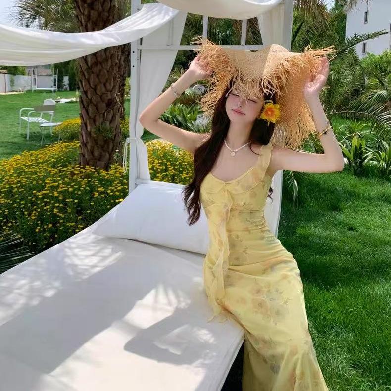 2026 summer French vacation ruffled small fly sleeve cream yellow print V-neck spaghetti waist-cinching fairy dress