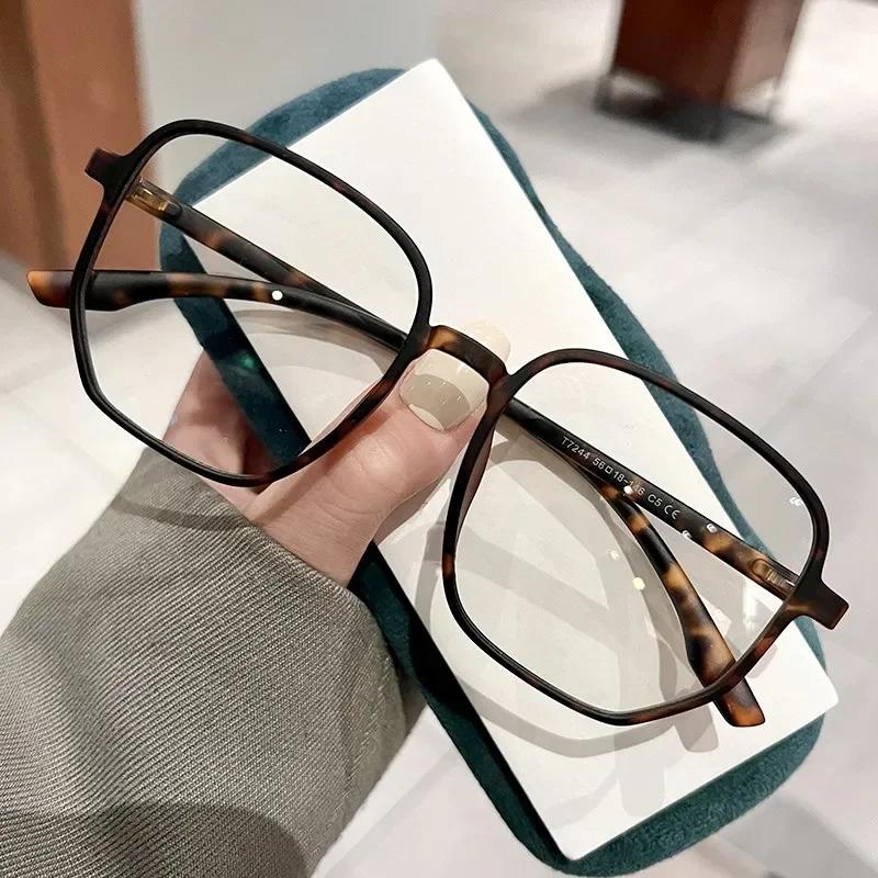 Stylish for Women's Image Eyeglasses Square Frame Transparent Eyeglasses Trendy Anti-blue Light PC Goggles Latest Fake Glasses