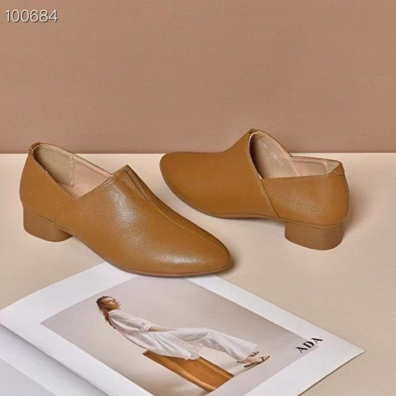 Foreign trade pointed simple classic women's shoes soft sole British style fashion casual Doudou mother two wear single sandals