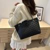 Fashion and Foreign Style Shoulder Bag, Beautiful Tote Bag 2025 Niche Design Trend Messenger Bag, Casual and Simple Handbag