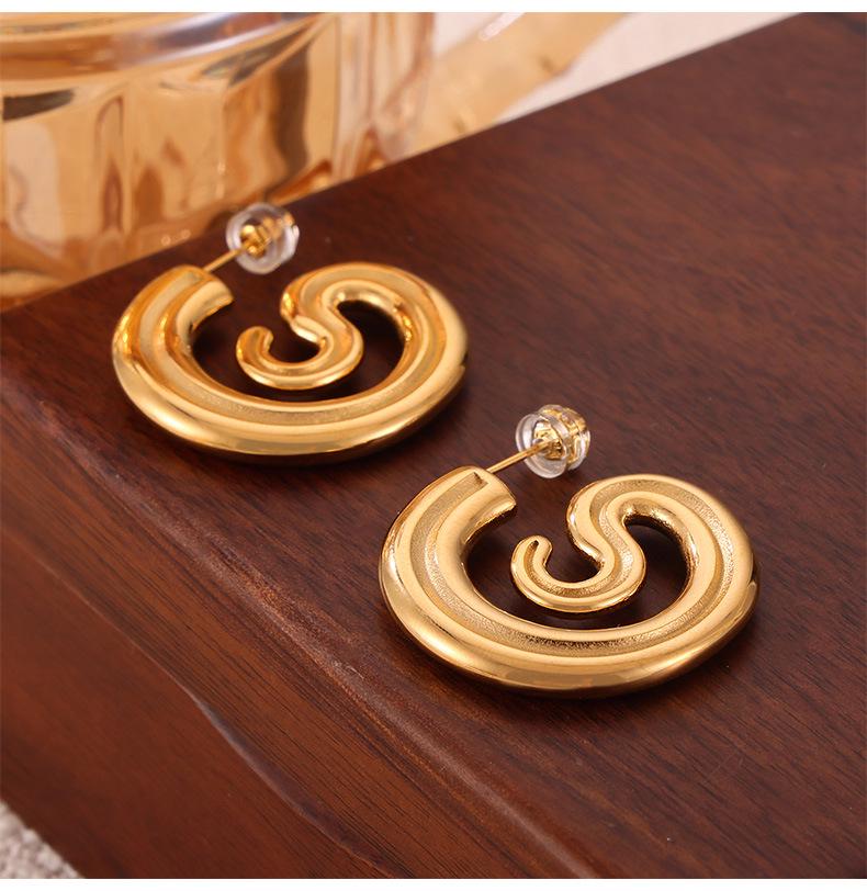European & American C-Shaped Geometric Stud Earrings - Gold-Plated Titanium Steel Niche Design for Women