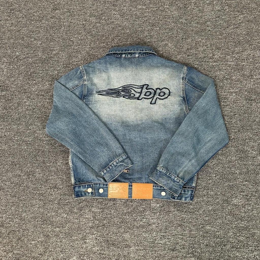 Neue trendige Unisex-Denimjacke mit gesticktem Broken Planet