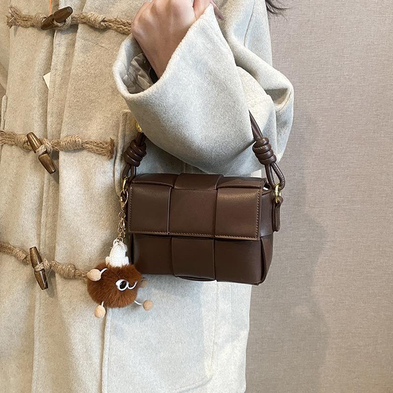 Bag women's 2025 new autumn and winter messenger bag niche design retro versatile splicing shoulder portable small square bag