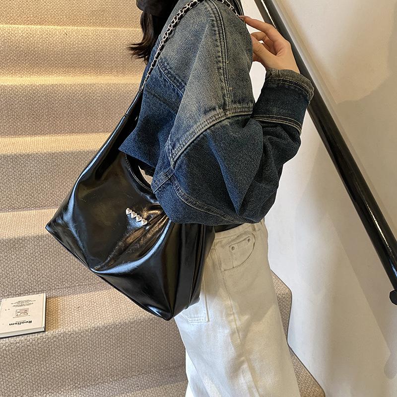 Premium Silver Chain Underarm Bag Women's 2025 New Trendy Shoulder Bag Large Capacity Fashion Tote Bag