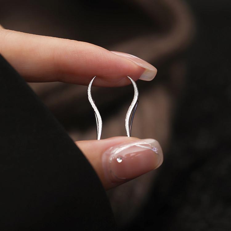 925 Sterlingsilber Damen Stromlinienförmige Ohrstecker - Nischendesign, Sommer 2022 Trend