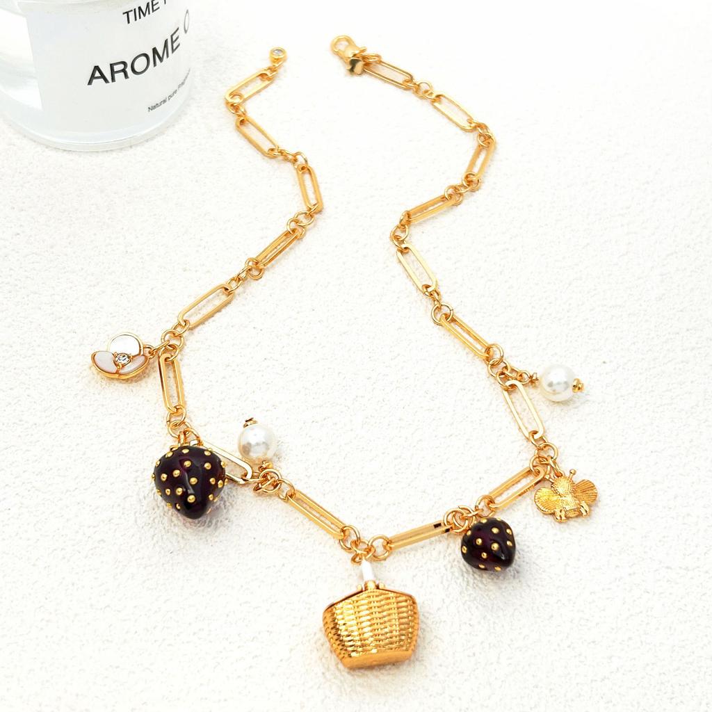 High Sense Fashion Commuter Bracelet K Pastoral Plant Strawberry Basket Bee Zircon Clover Bracelet