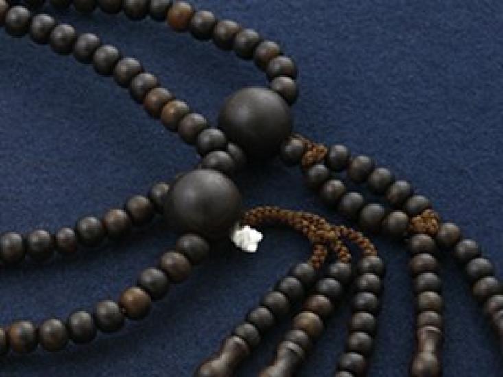 Kjótský buddhistický oltář Hayashi modlitební korálky Sekta Nichiren Shakuni Ebony Oficiální obřadní taška Kjótské modlitební korálky (Nemleté) (Pro muže) [Sada korálků] SM-053