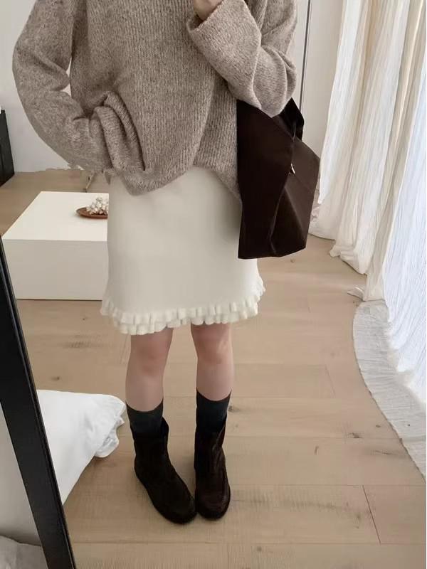 Elegant High-Waist Black Wool A-Line Skirt for Women - Slimming Petite Fit for Autumn and Winter