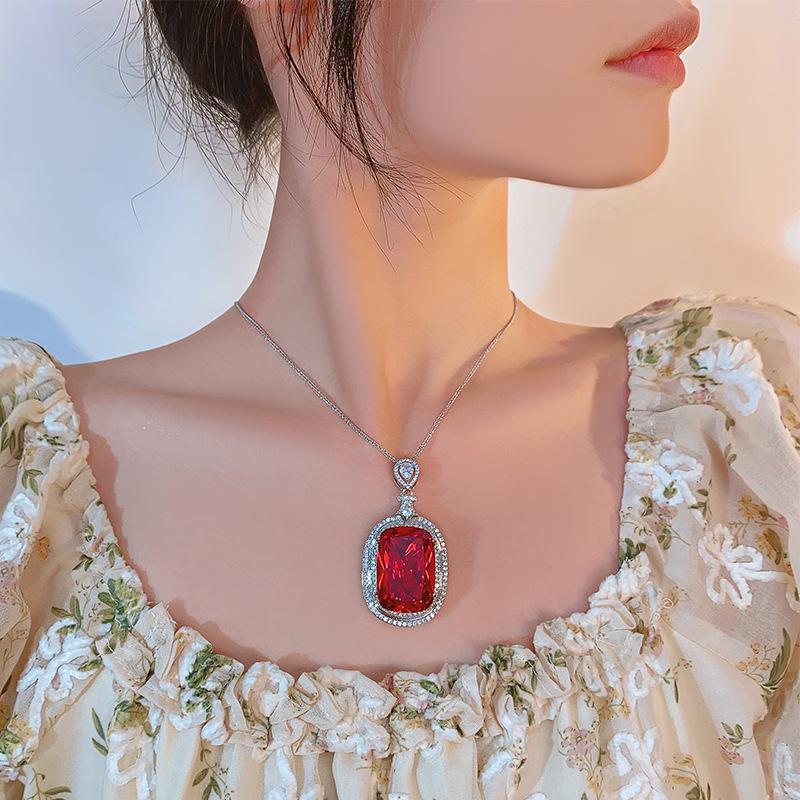 Jewelry Copper Bottom Gold-Plated Simulation Paraiba Temperament Retro About Pendant Necklace 20 * 28