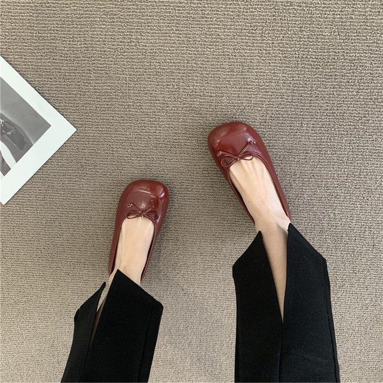 Versatile flat-soled small single shoes, new models in the summer of 2024, shallow-mouth soft-soled Doudou shoes with skirts, bow women's shoes