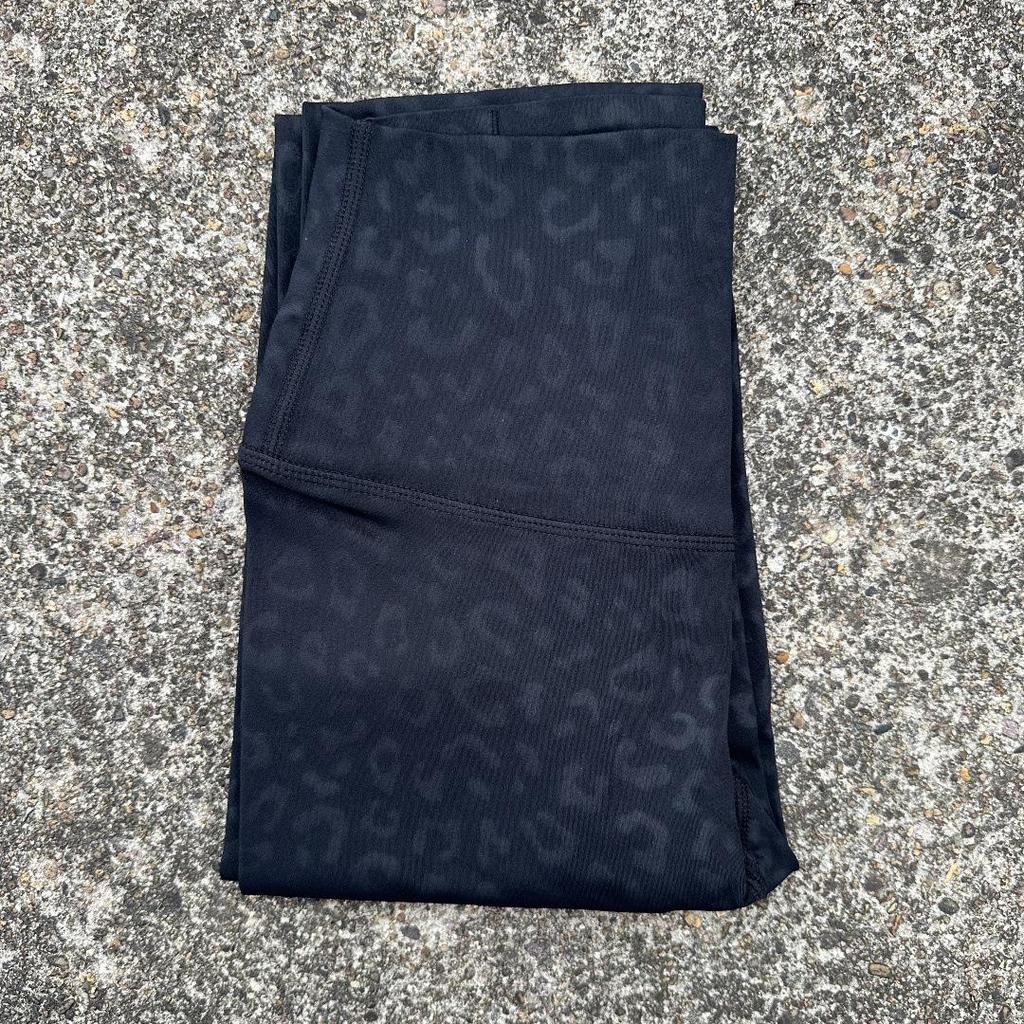 Solid Color High-Waisted Women's Yoga Leggings with Back Pocket – Soft, Elastic, and Peach Bum Enhancing