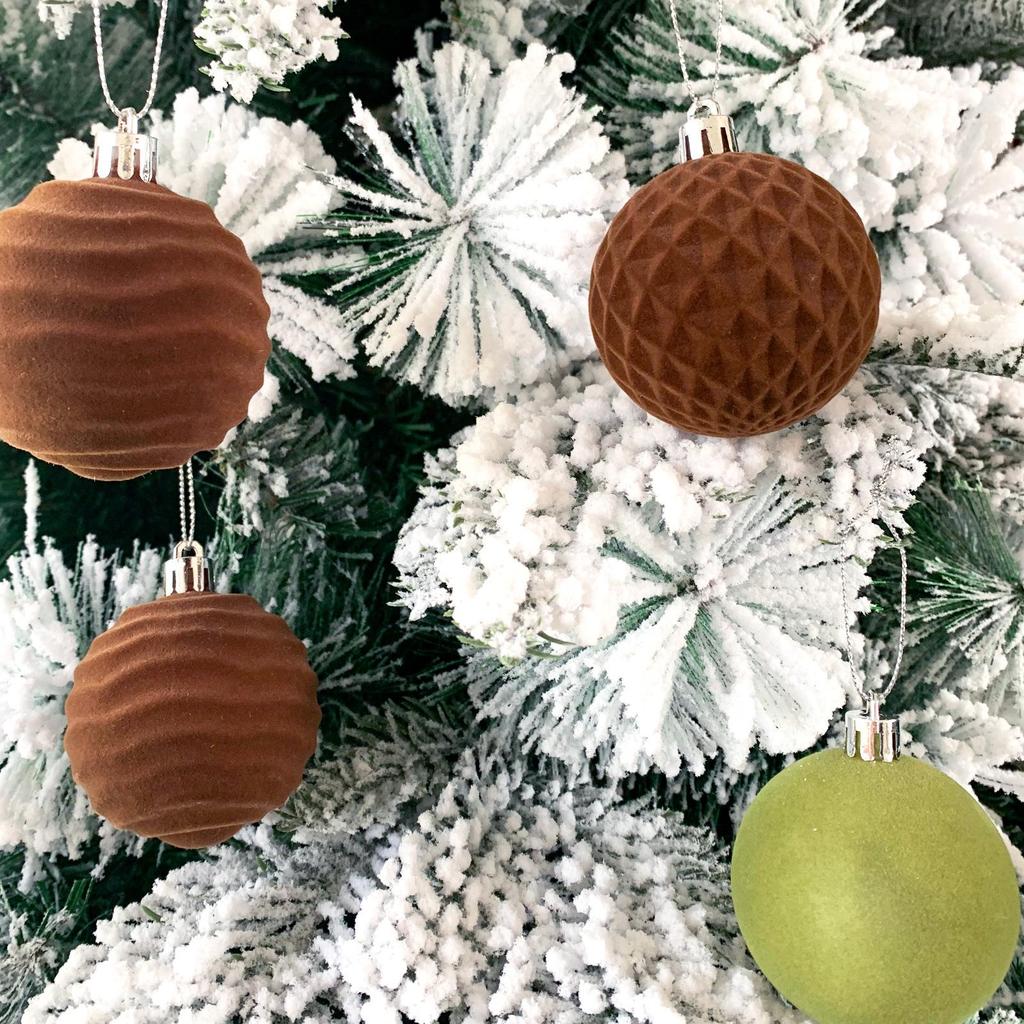 Buntes 6cm Unregelmäßiges Samt Beflocktes Weihnachtsschmuck Set (16 Stück)
