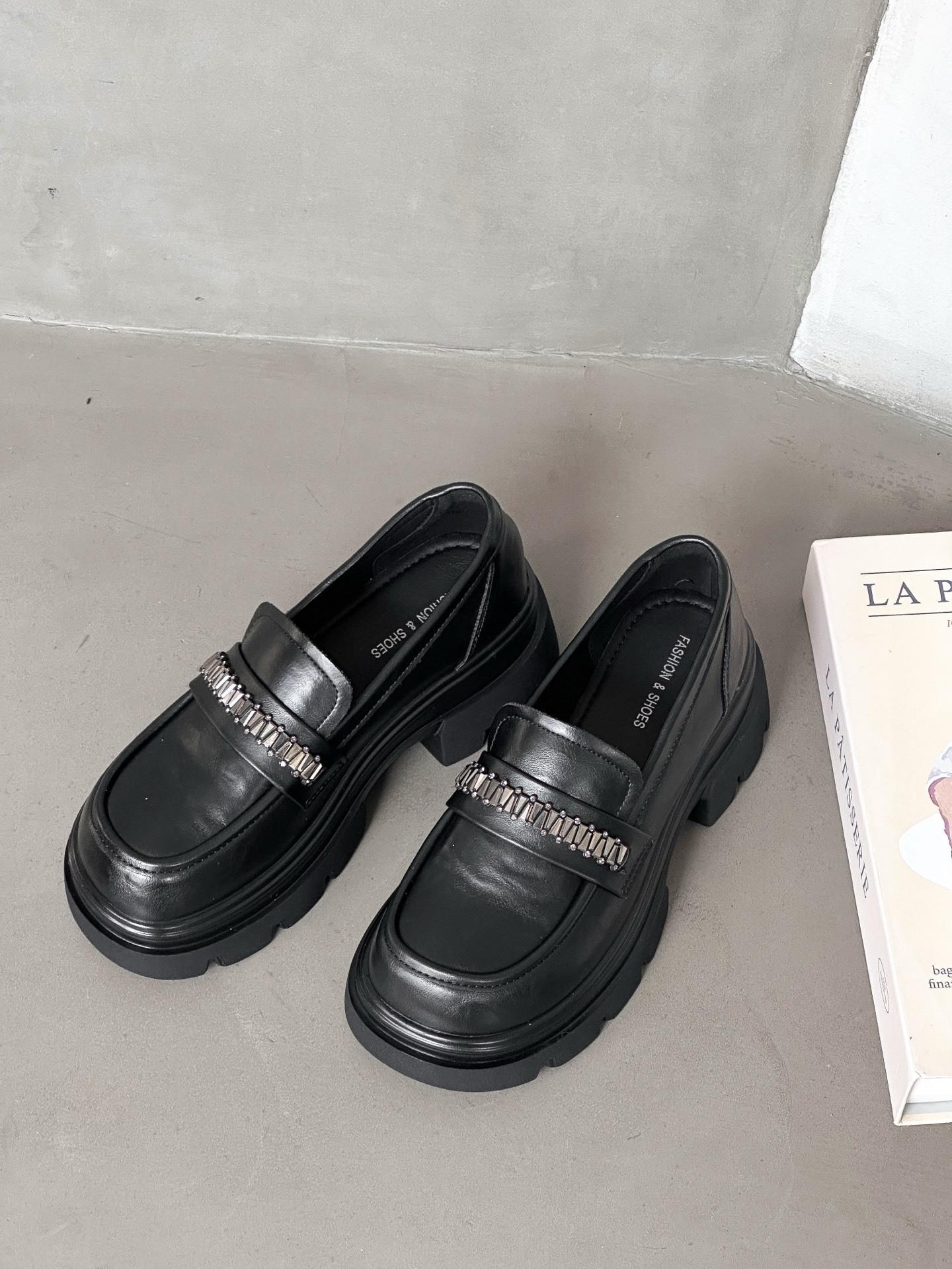 

Leather loafers women s lightweight platform versatile one-pedal single shoes 2025 new spring and autumn British style small leather shoes 39