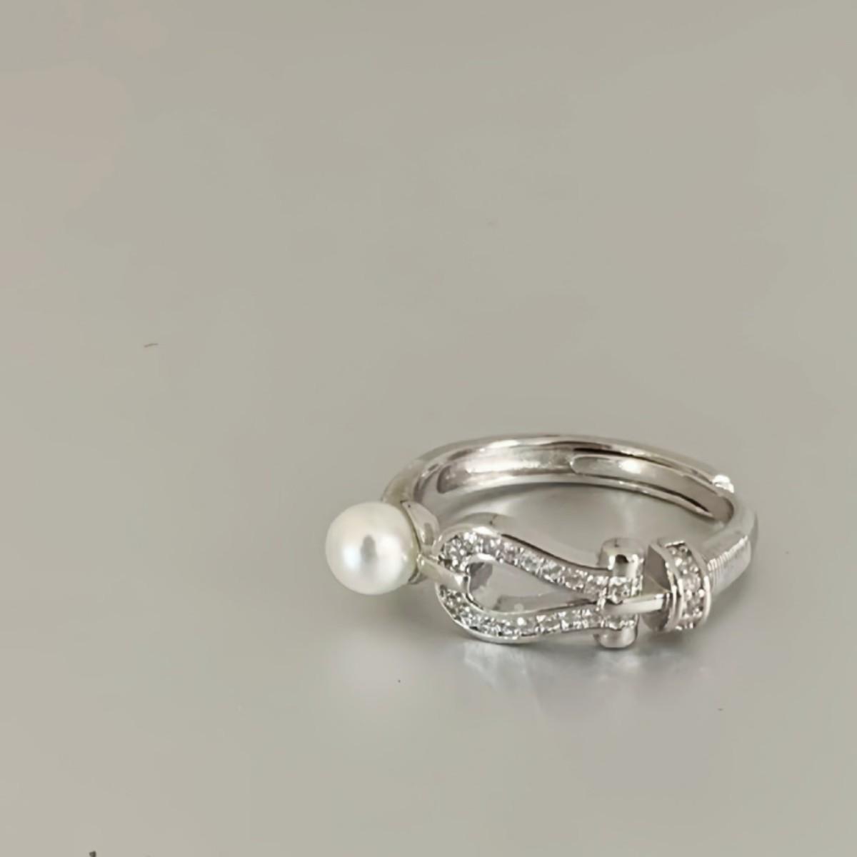 

Horseshoe Buckle Zirconia Open Ring for Women - Luxury Niche Style